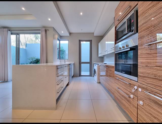 3 BEDROOM DUPLEX TO LET IN OAKLANDS